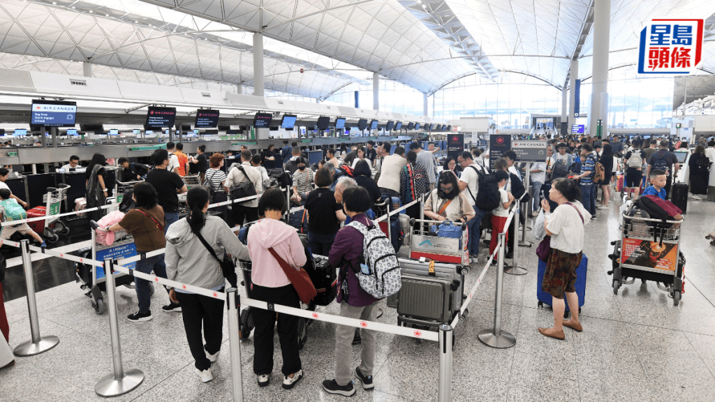 黑雨︱機管局:截至下午5時 共440班航班延誤 5取消2轉飛其他機場