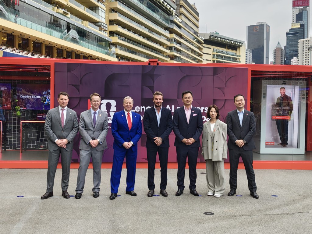 世界盃期間,聯想與香港賽馬會合作,將FIFA球迷體驗帶到香港馬場,聯想全球代言人碧咸亦現身跑馬地。 世界盃期間,聯想與香港賽馬會合作,將FIFA球迷體驗帶到香港馬場,聯想全球代言人碧咸亦現身跑馬地。