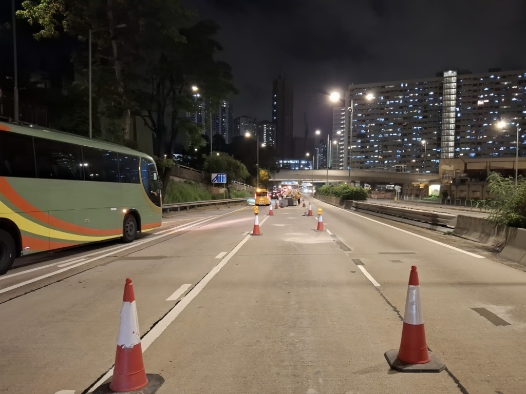 邱國鼎指若首段試行效果理想及天氣許可，署方會爭取在深夜時段更頻密地封閉局部行車線，逐步將整條龍翔道重鋪。