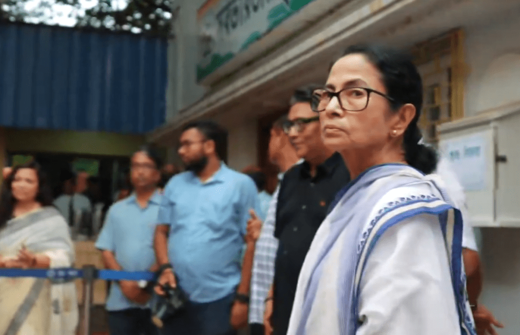 班納吉經常質疑性罪案女受害者。X@MamataOfficial