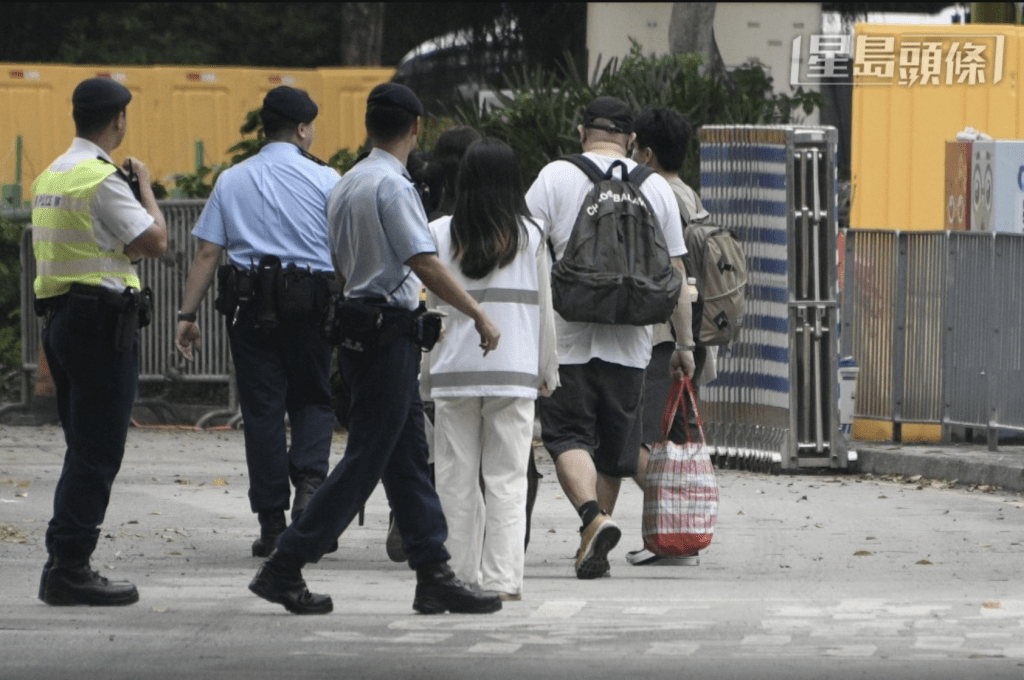 由本月20日起，大埔宏福苑七幢受火樓宇的居民分批獲安排返回單位執拾。