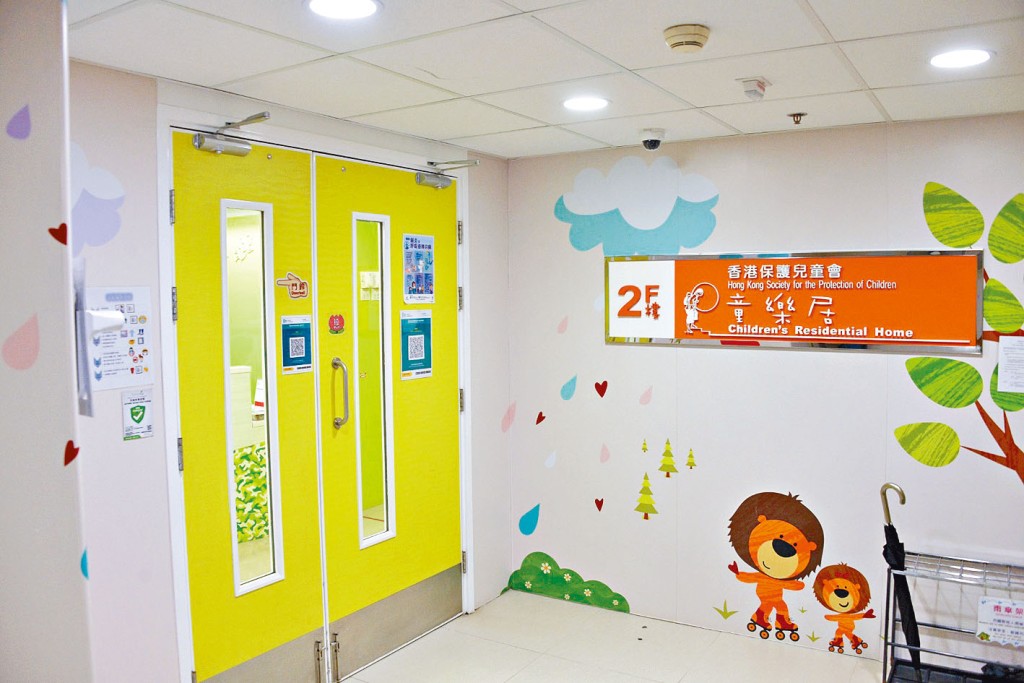 童樂居共有三十四名職員被捕，涉及四十名幼童。