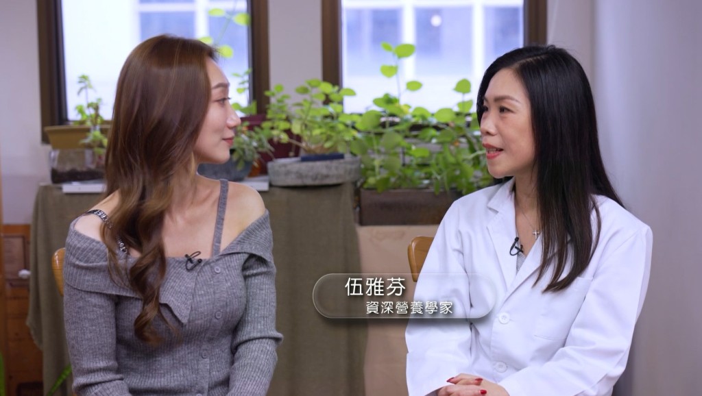 資深營養學家伍雅芬於節目《東張》表示單靠節食觸發「慳電模式」愈減愈難。而日本研發一種「五重混合瘦身法」,有助全方位修身支援 資深營養學家伍雅芬於節目《東張》表示單靠節食觸發「慳電模式」愈減愈難。而日本研發一種「五重混合瘦身法」,有助全方位修身支援