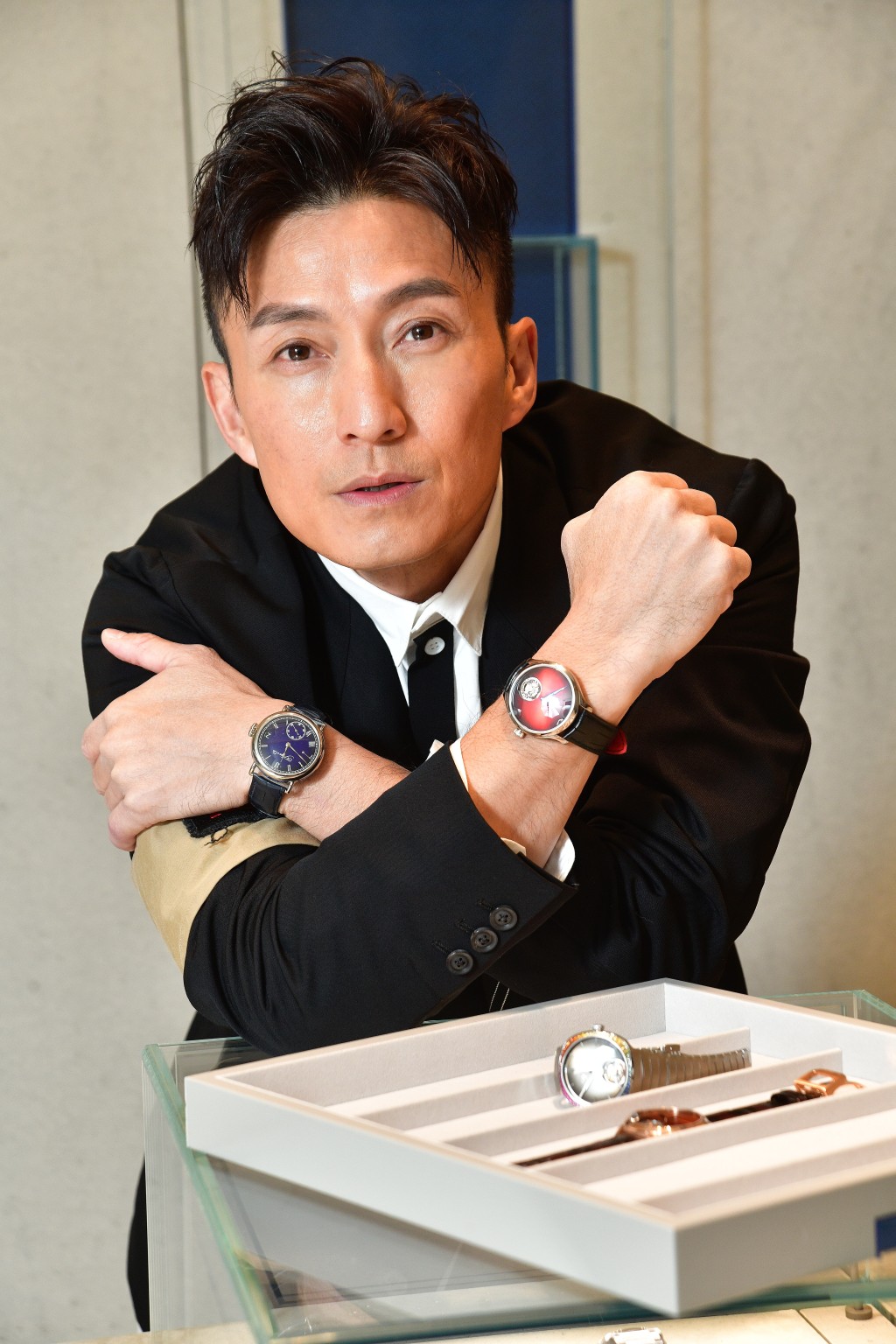 陳山聰揀定名貴手表，準備出席萬千星輝頒獎禮。  ​