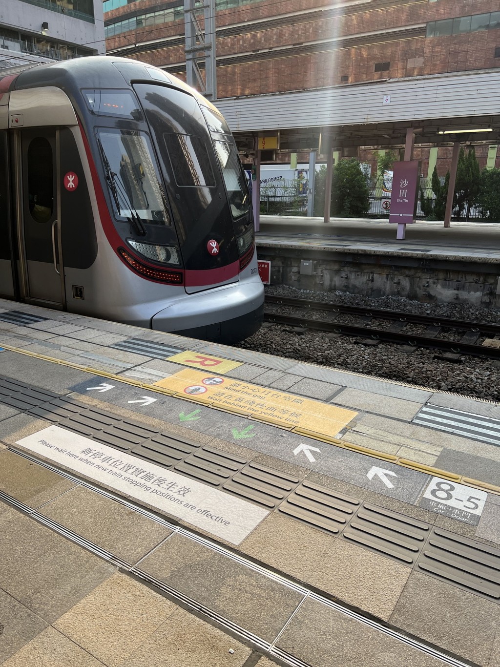 东铁线不同时段往来落马洲至金钟站的南、北行列车班次均会加密。资料图片