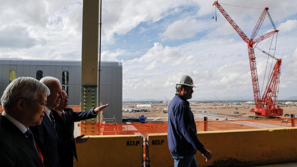拜登于2022年12月曾参观台积电亚利桑那州建厂工地。 路透社