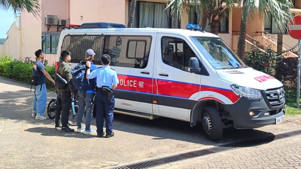 被捕人士帶署調查。