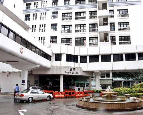 兩名被石屎擊傷男子被送往瑪麗醫院治理。資料圖片