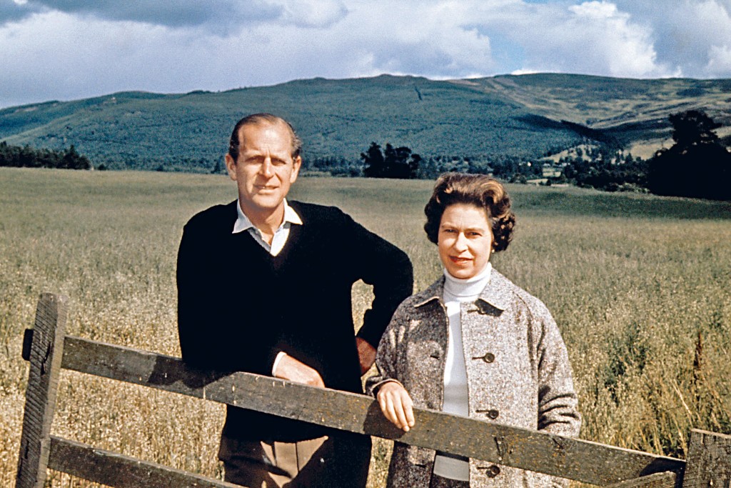 一九七二年九月，英女皇與菲臘親王到蘇格蘭度假慶祝銀婚紀念。