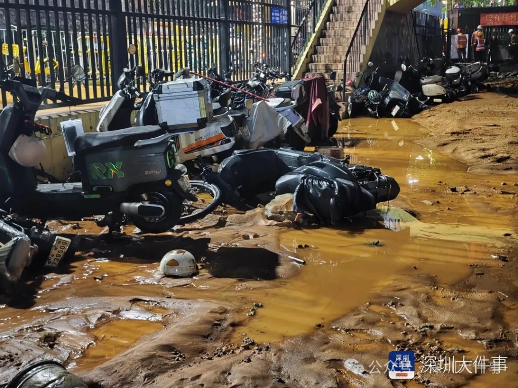 羅湖深夜有屋苑爆水管，多間商舖汽車被淹浸。南都N視訊