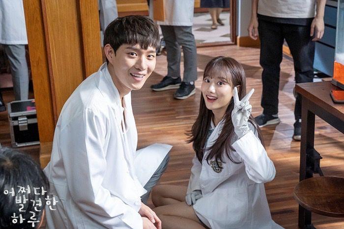 金永大與李娜恩曾合作《偶然發現的一天》。