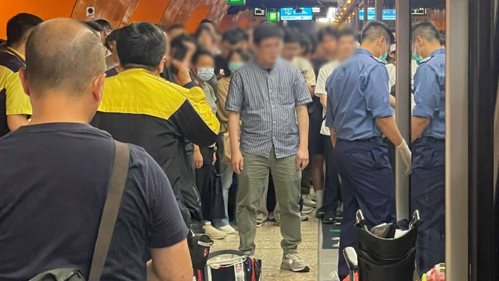 北角站中年漢車廂暈倒 送院不治