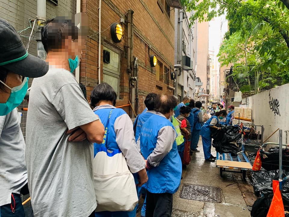 疫情打擊,基層人士的衣食住行成大難題。FB圖