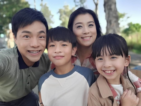 叶凯茵与儿子郭皓琛拍摄《法证先锋V》。