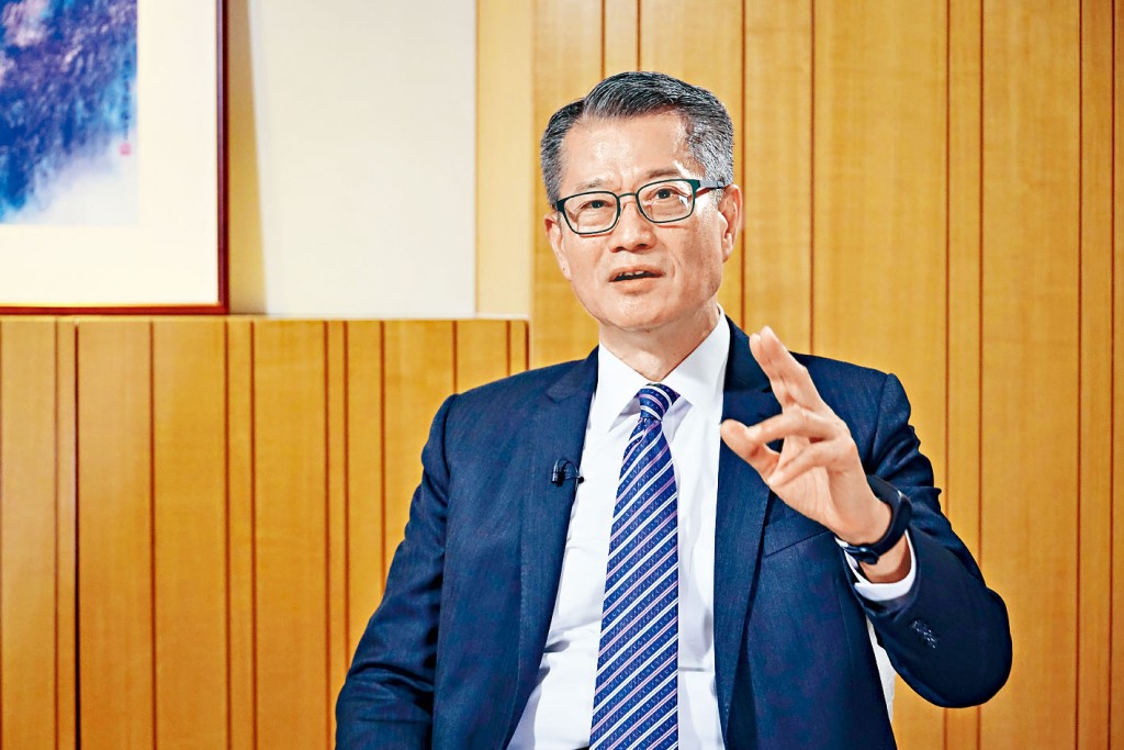 財政司司長陳茂波發表網誌，指支援企業並非長久之計，目前最重要的是管控好疫情。