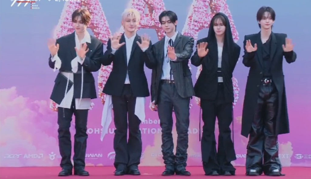 因中國成員韓振身體不適,TWS惟有五缺一登場。(微博圖片) 因中國成員韓振身體不適,TWS惟有五缺一登場。(微博圖片)