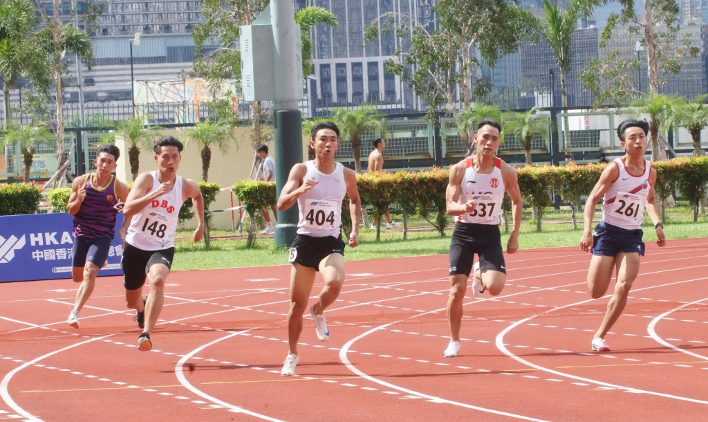 男子200米頭３名，包括冠軍鍾梓聖(404號）、亞軍梁靖恆（148號）及季軍何偉倫（537號）。徐嘉華攝