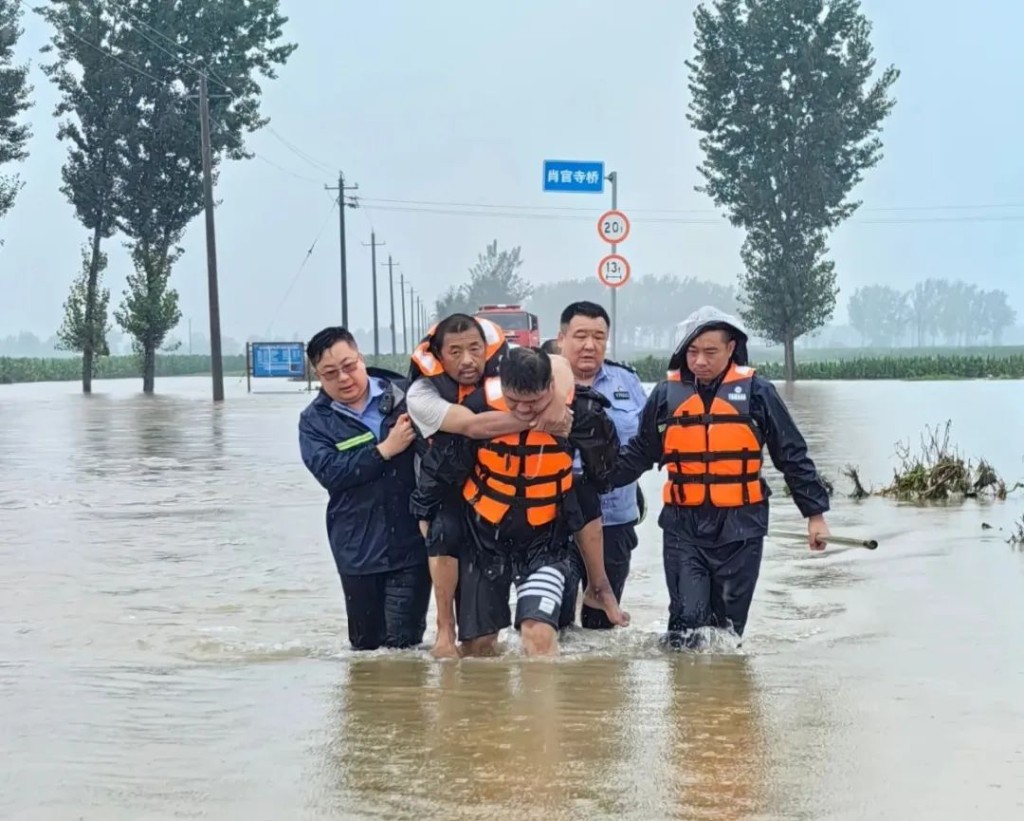 河南發出暴雨紅色預警。