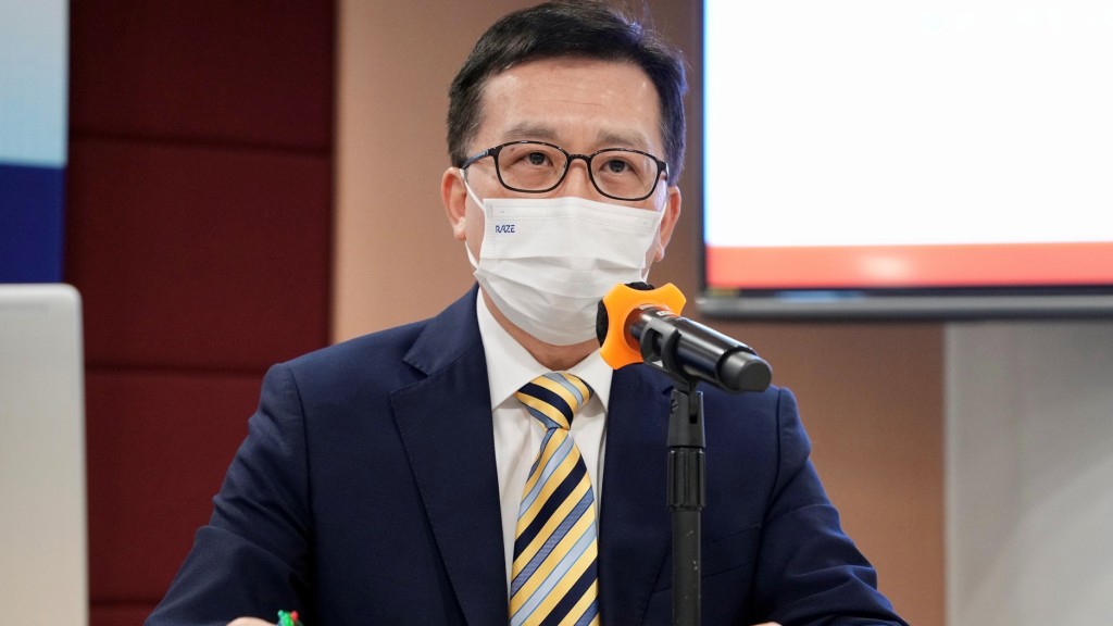 崔俊明形容,本港採購二價新冠疫苗是「漫漫長路」。資料圖片