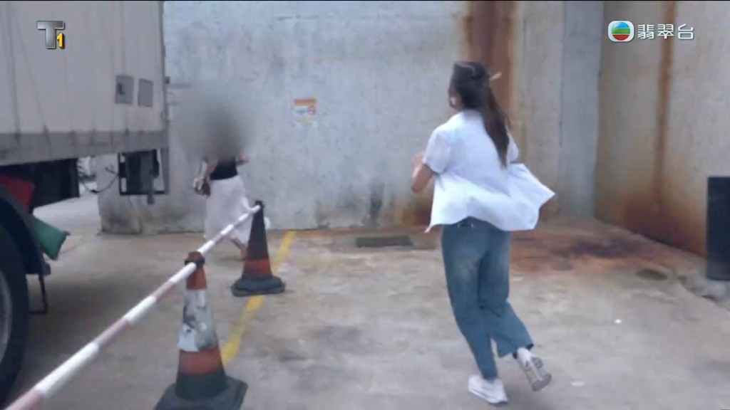 邪骨女突破東張防線。