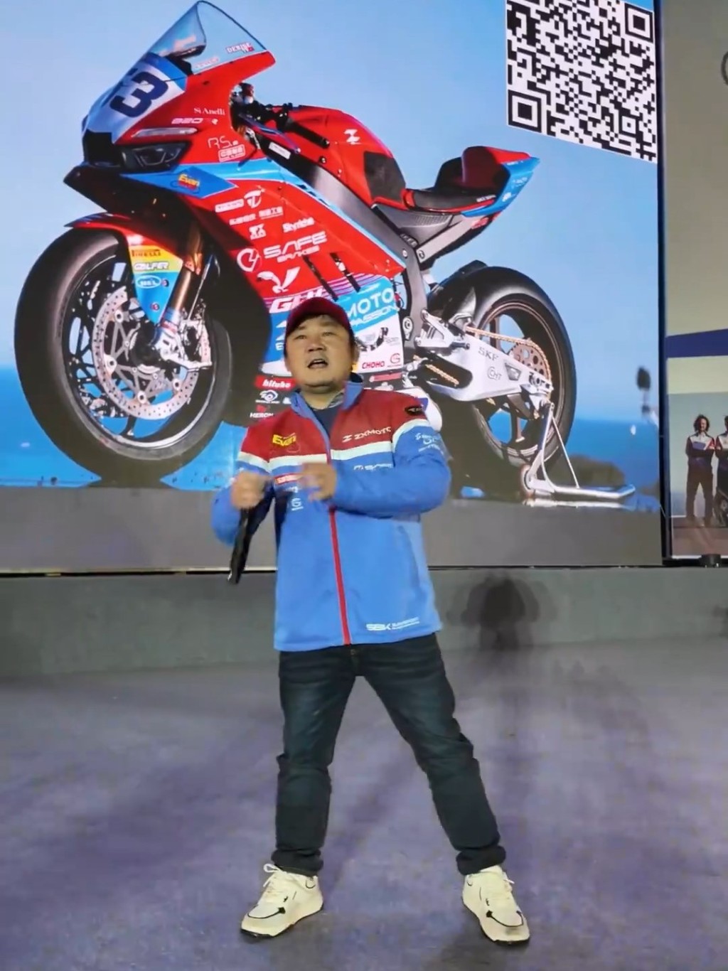 张雪热血奋斗故事再次成热搜。《人民日报》截图