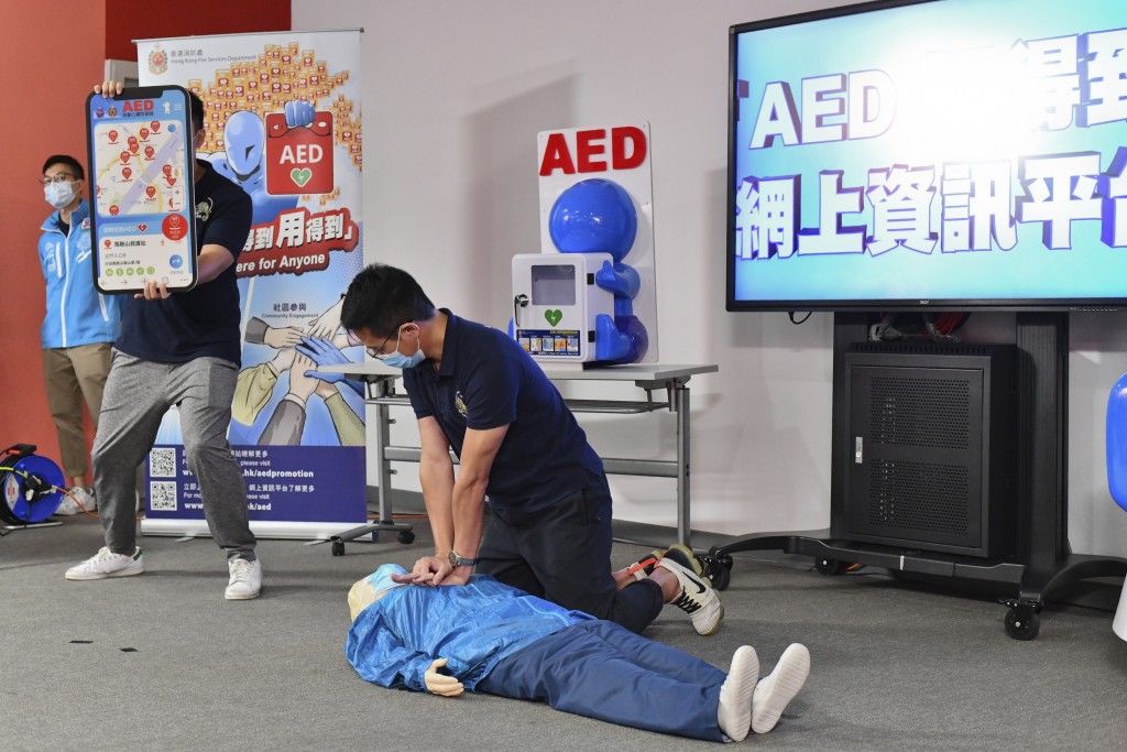 施行心肺復甦法，配合AED是最有效拯救心臟驟停患者的方法。資料圖片