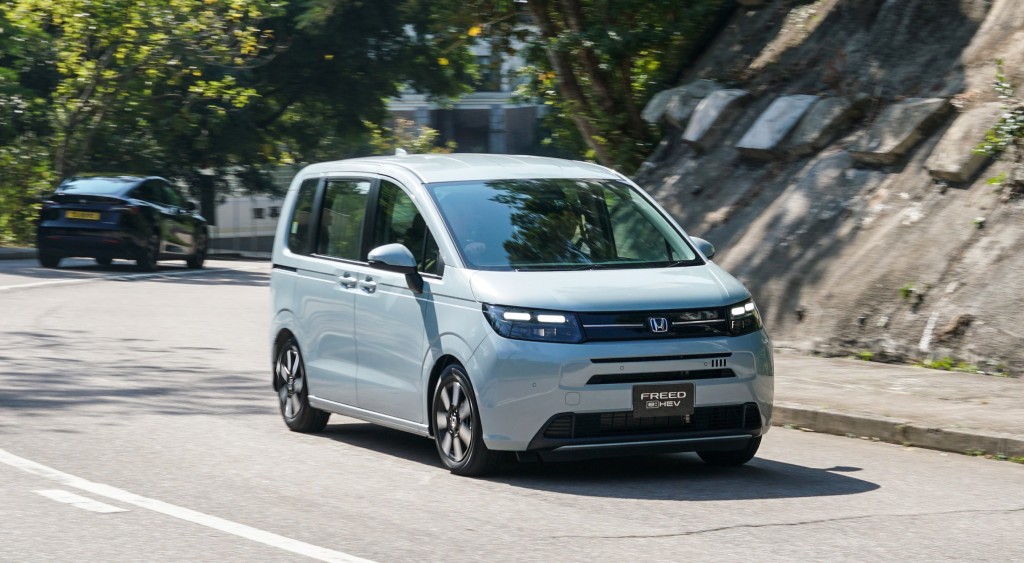 本田Honda Freed e:HEV輕型混能七人車試駕：縱使馬力輸出數值平平，但油電合力提供的253Nm峰扭明顯比上代汽油版豐裕，起步加速反應輕快爽朗，表現得心應手。