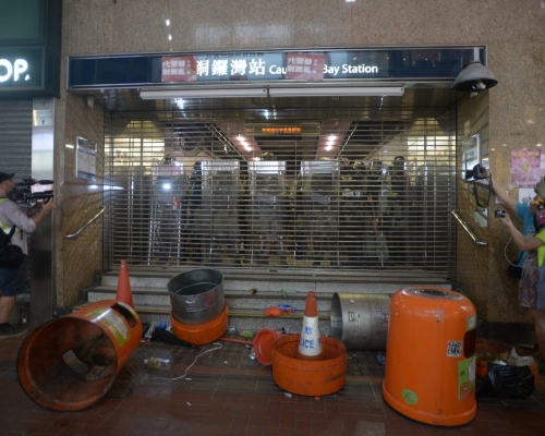 銅鑼灣地鐵站外大批示威者聚集。資料圖片