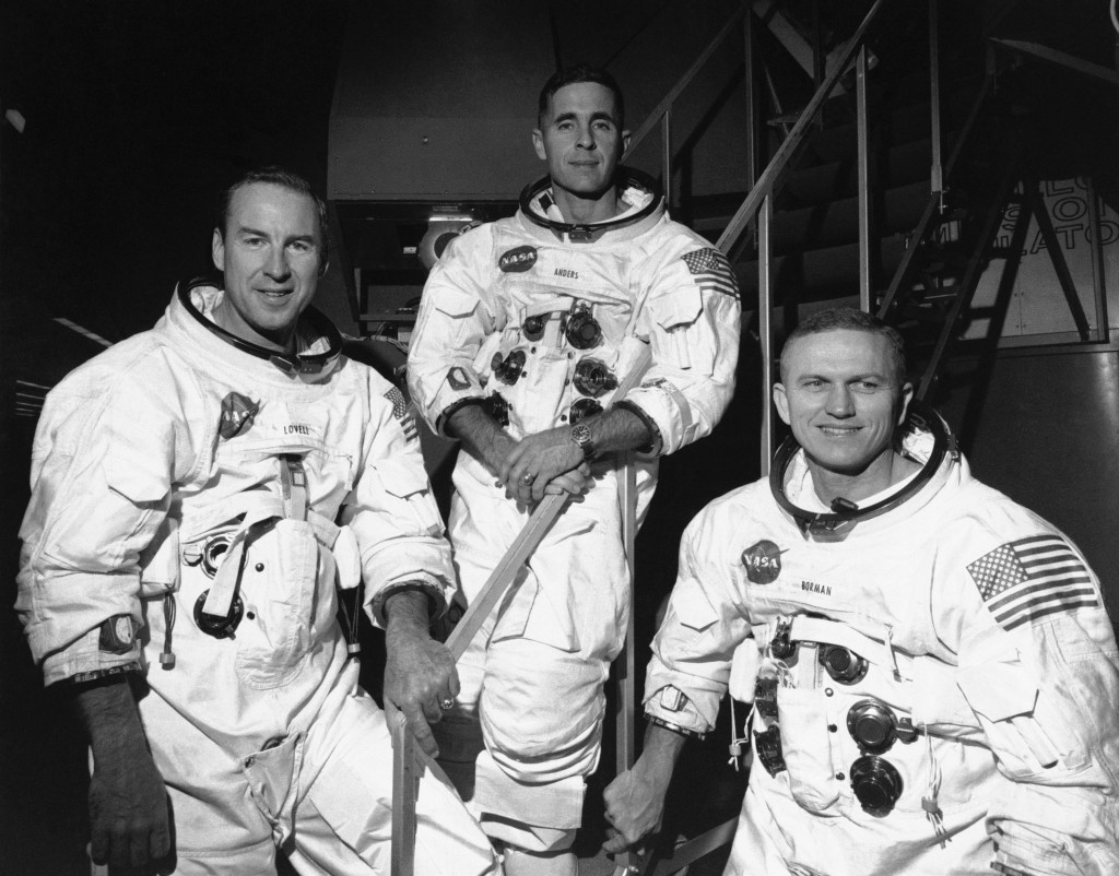 1968年博尔曼（右一）与另外2名绕月太空人合照。美联社