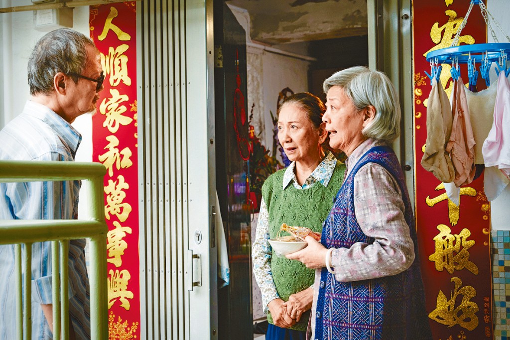 金燕玲有义气，为邻居鲍起静挺身而出！ 