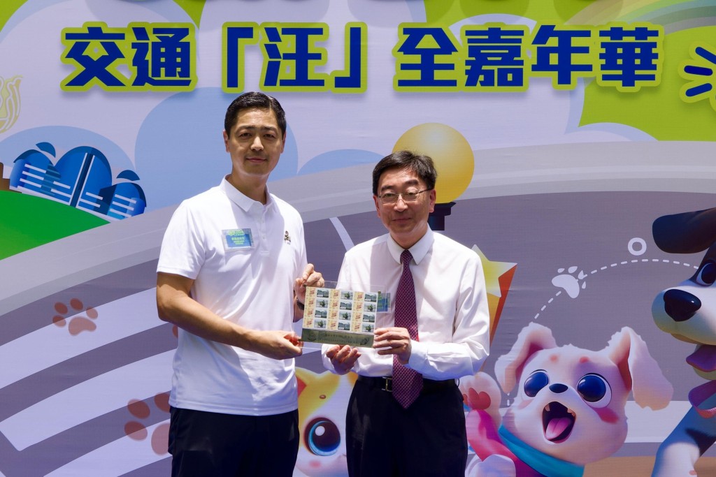 港島總區指揮官郭嘉銓表示,今次嘉年華首次揉合道路安全與人寵共融兩大元素,選址北角交通安全城,讓狗主和寵物使用迷你道路設施,體驗安全過路的重要性。 港島總區指揮官郭嘉銓表示,今次嘉年華首次揉合道路安全與人寵共融兩大元素,選址北角交通安全城,讓狗主和寵物使用迷你道路設施,體驗安全過路的重要性。
