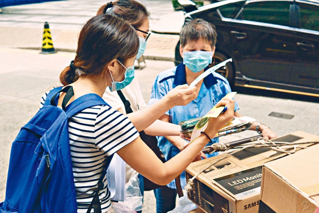 以每個五仙向前綫人員回收紙包盒。