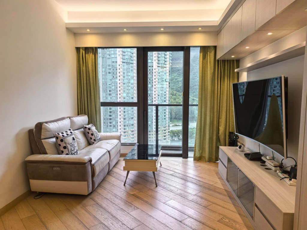 单位可享屋苑内园景，及附近的映湾园。