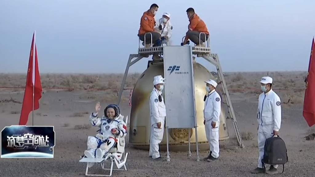 张陆精神很不错。 央视截图