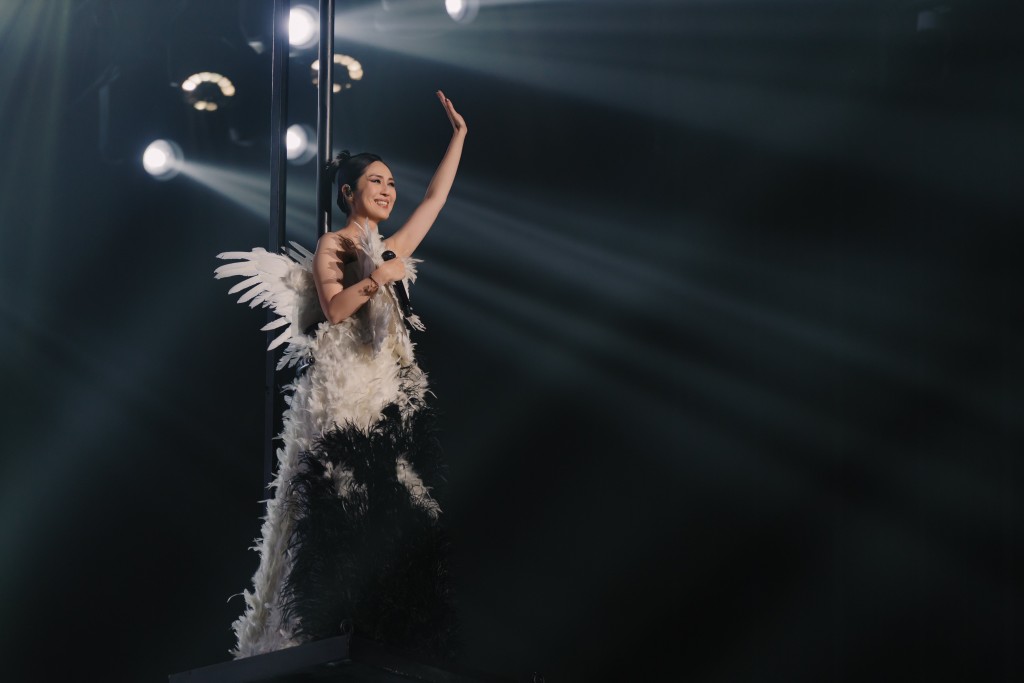 《楊千嬅Live MY LIVE 2025演唱會》望以實際行動回應社會需要，共同攜手渡過難關。