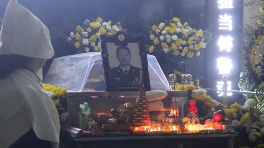3月2日，徐海斌遗体告别仪式在红山公墓举行。