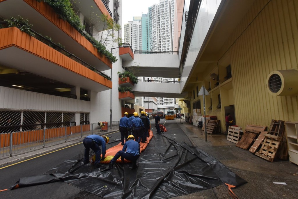 消防到场。杨伟亨摄