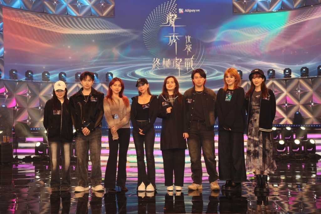 譚耀文叮囑蕭凱恩(右四)享受比賽,泳兒提醒柯雨霏(左)戒「諗樣」要專注。 譚耀文叮囑蕭凱恩(右四)享受比賽,泳兒提醒柯雨霏(左)戒「諗樣」要專注。