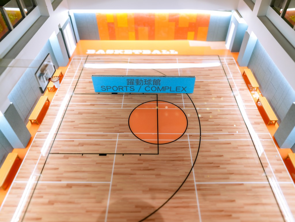 會所綜合超過20種休憩及運動設施，包括市區盤罕見的籃球場