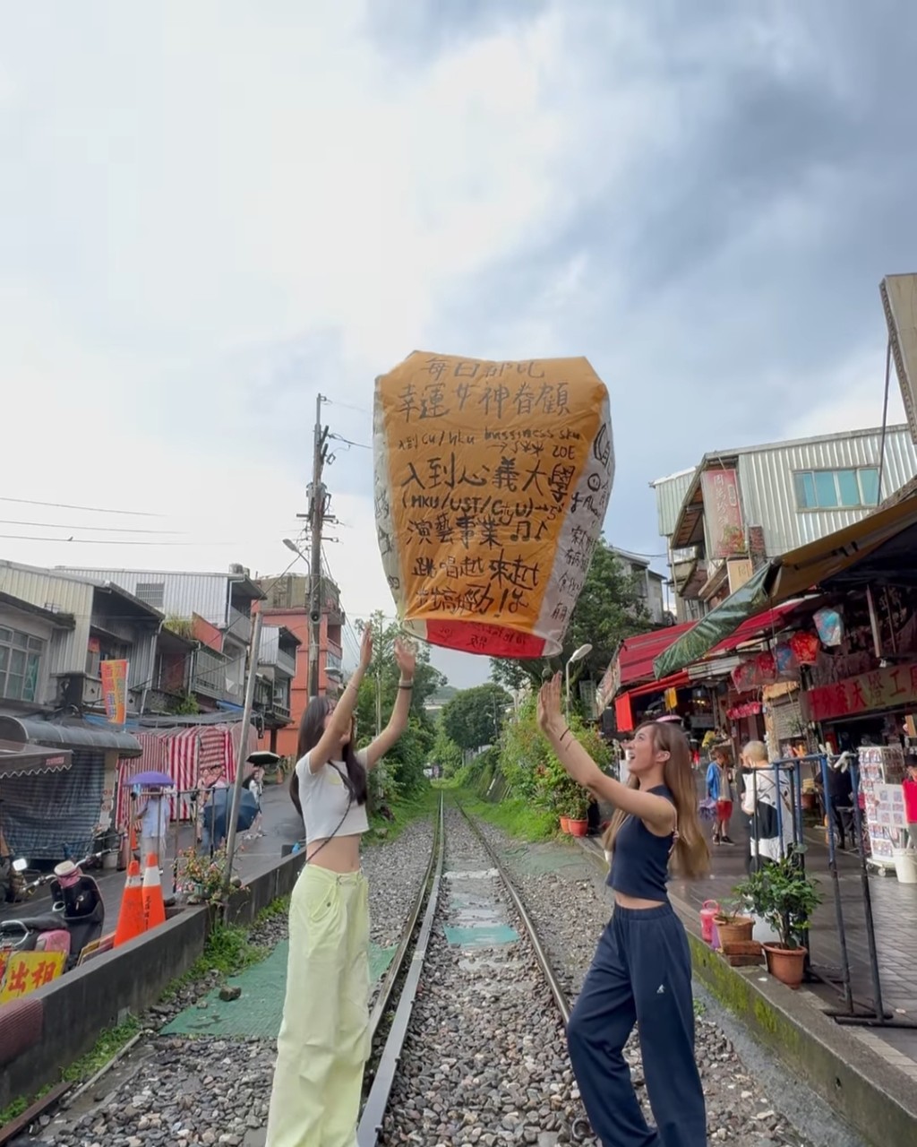 网民发现钟柔美有很多错别字，当中越字亦少了一点，纷纷留言：“心仪。希望…错别字不会影响升学。”