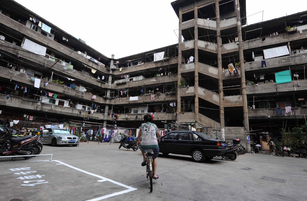 外界認為，上海隆昌公寓是周星馳《功夫》豬籠城寨原型。新華社