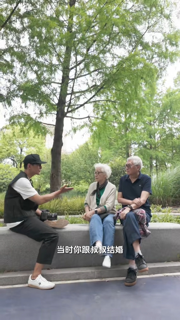 吳彥祖訪問老夫婦相識經過,以及婚後相處之道。 吳彥祖訪問老夫婦相識經過,以及婚後相處之道。