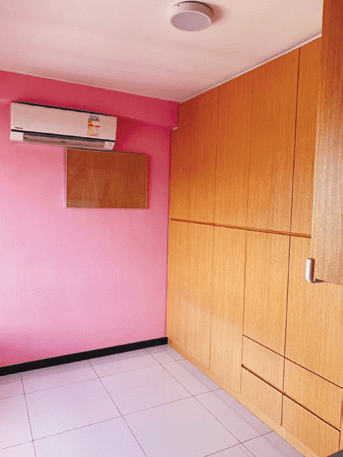圖中房間牆身髹上粉紅色，可打造公主風睡房。