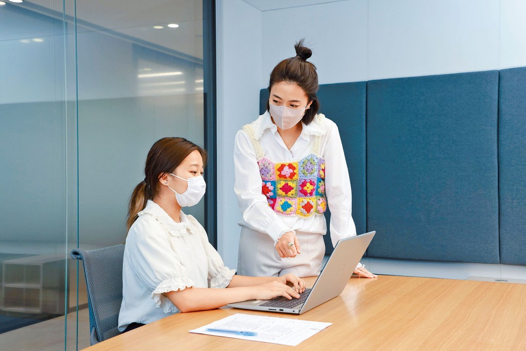 甘比指同學們的工作熱誠及創新意念，令她印象深刻。