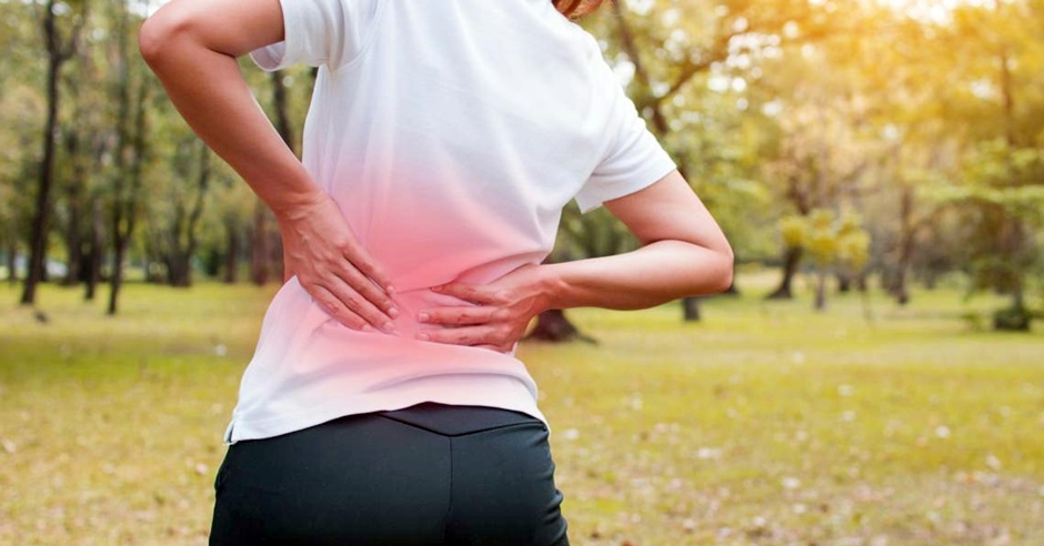 不少都市人都有腰酸骨痛的問題，原來與平日站立姿勢有莫大關係。網圖（示意圖）
