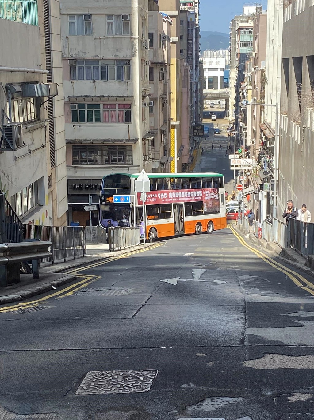 城巴行錯路駛上東邊街。fb：車cam L（香港群組）