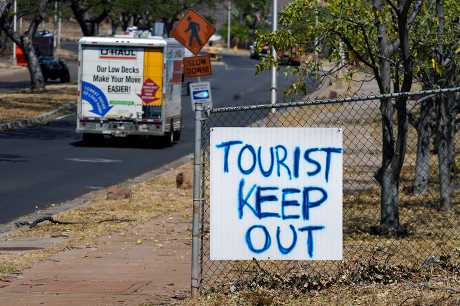 毛伊島呼籲遊客勿前往當地旅遊，以免影響救災工作。美聯社