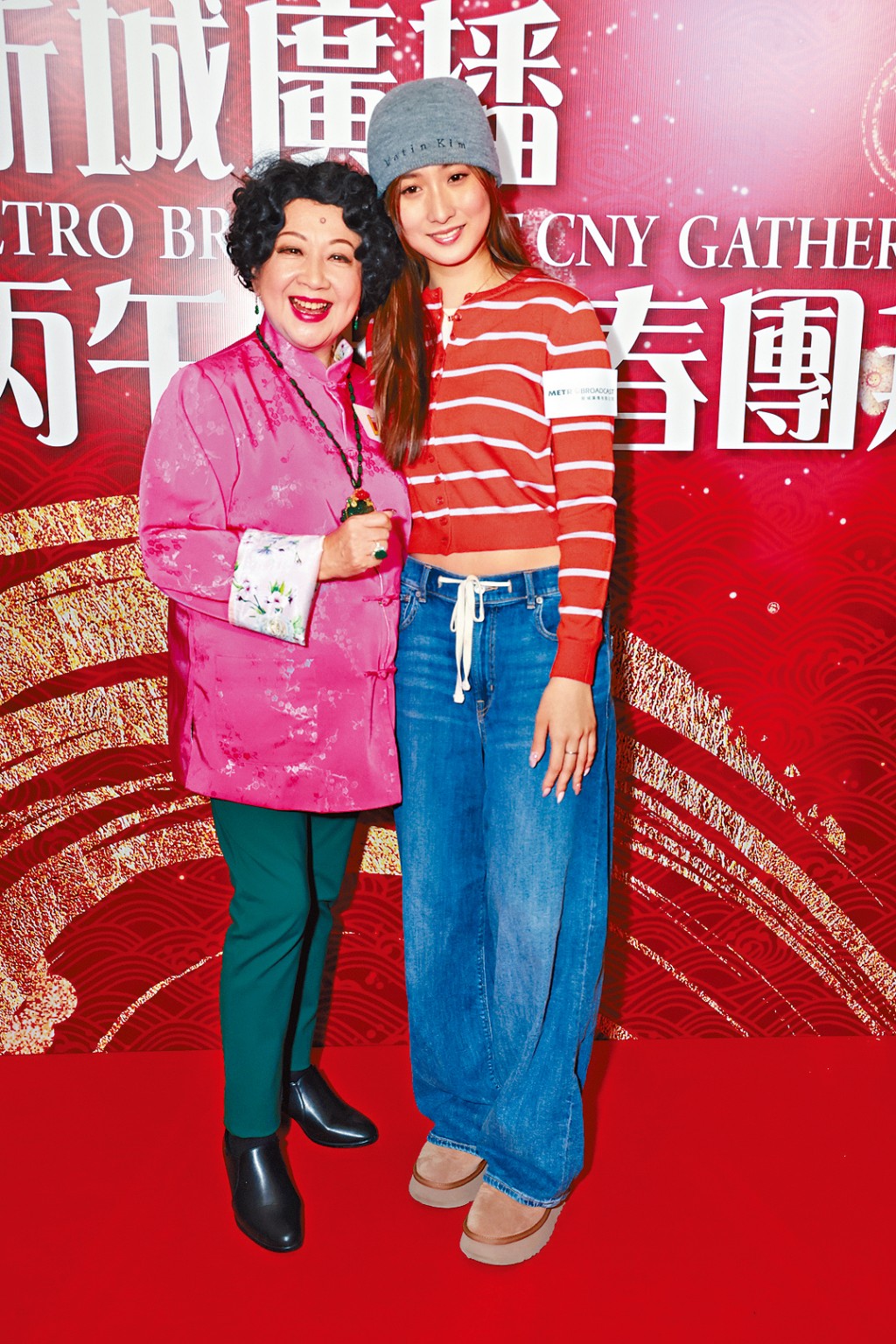 Yumi與家燕姐合照，獲對方攬攬打氣。