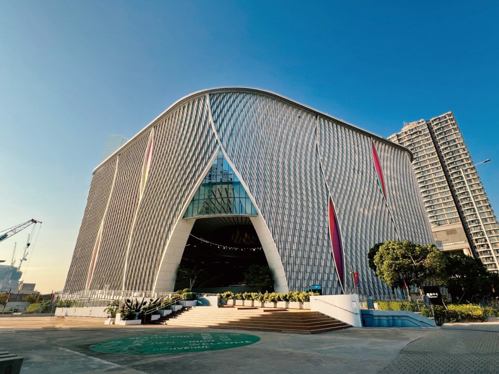 「GRAND AUSTIN BOHEMIAN瑧玥」較前作「瑧爾」更鄰近戲曲中心,步行約4分鐘即可到達,真正做到朝朝皆藝術,步步皆風景。 「GRAND AUSTIN BOHEMIAN瑧玥」較前作「瑧爾」更鄰近戲曲中心,步行約4分鐘即可到達,真正做到朝朝皆藝術,步步皆風景。