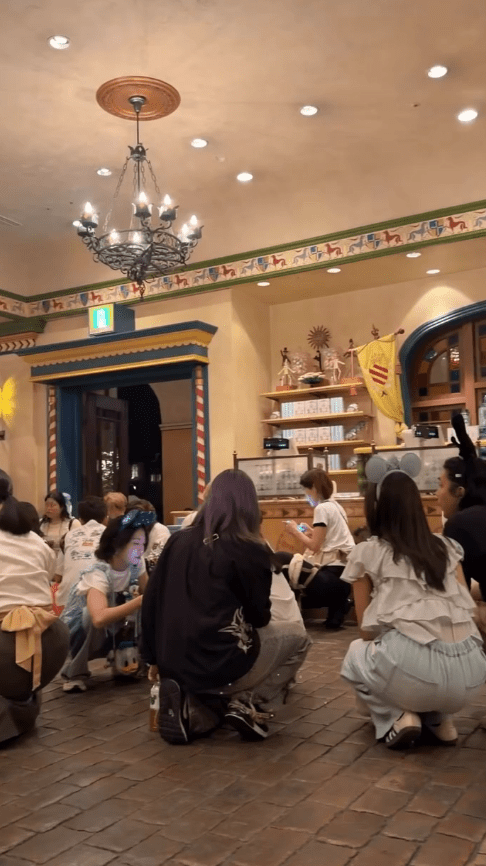 地震打断游人的行程。hu_nini@threads 地震打断游人的行程。hu_nini@threads